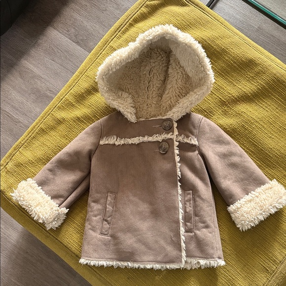 GAP Tan Kids Jacket with Cream Accents - Picture 2 of 8
